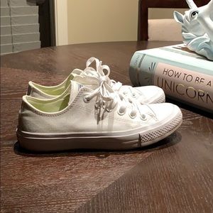 Lightly Worn White Converse Sneakers Sz 7